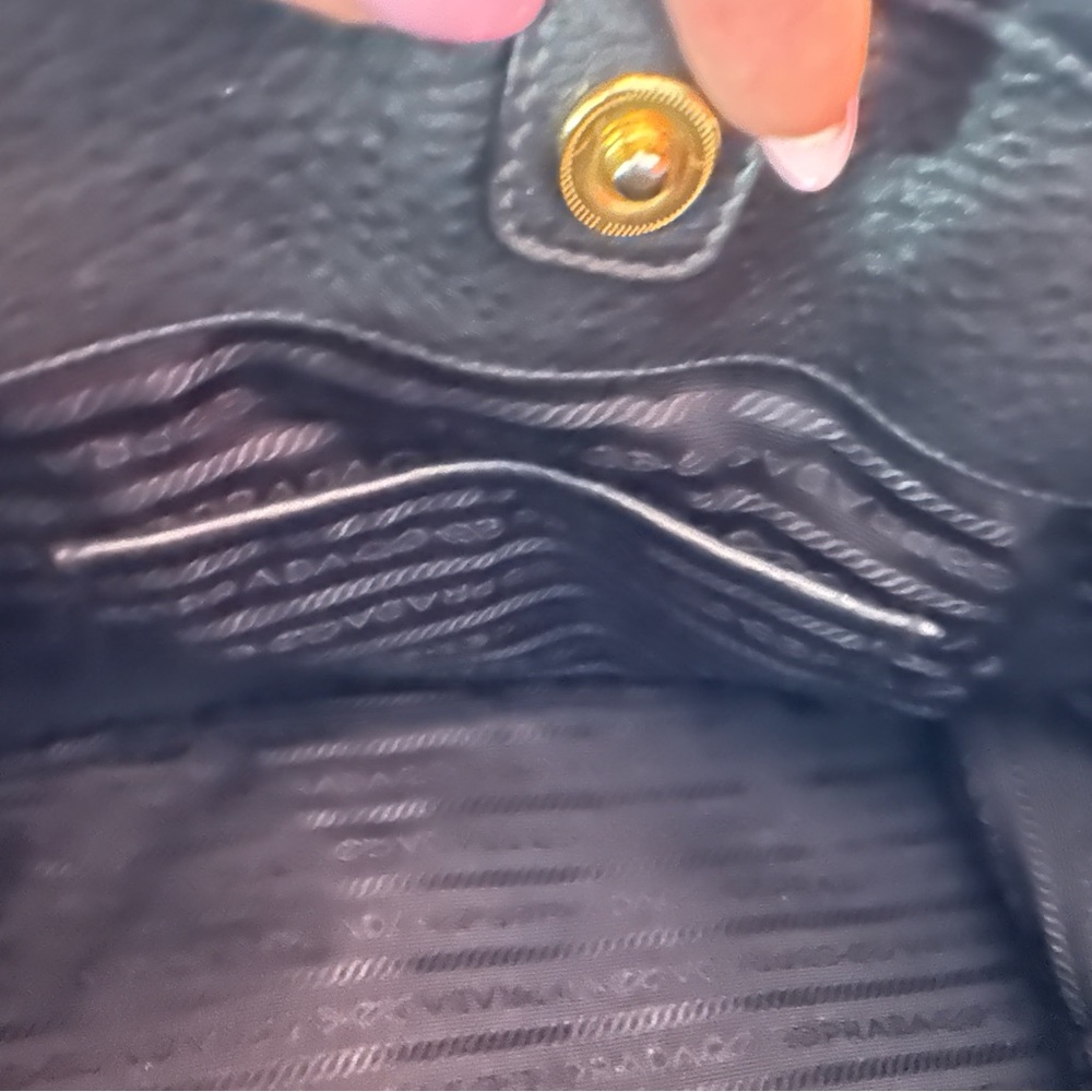 💯Authentic Prada in great condition (crossbody) - Picture 12 of 12
